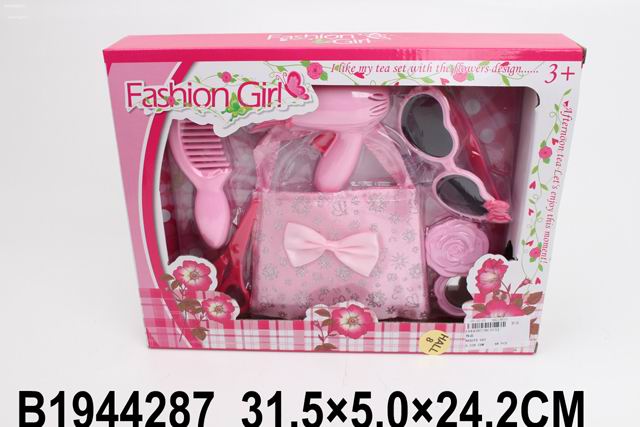 Набор "Модница" (фен, очки, сумочка, зеркало....) в коробке 31,5*5*24,2 см 1944287