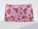 Косметичка на молнии текстиль, розовая,рисунок земляника 18*1,5*10см 4320328