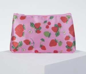 Косметичка на молнии текстиль, розовая,рисунок земляника 18*1,5*10см 4320328