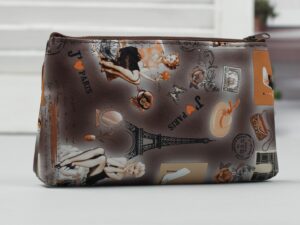 Косметичка простая Париж, отдел на молнии, коричневая  1686429