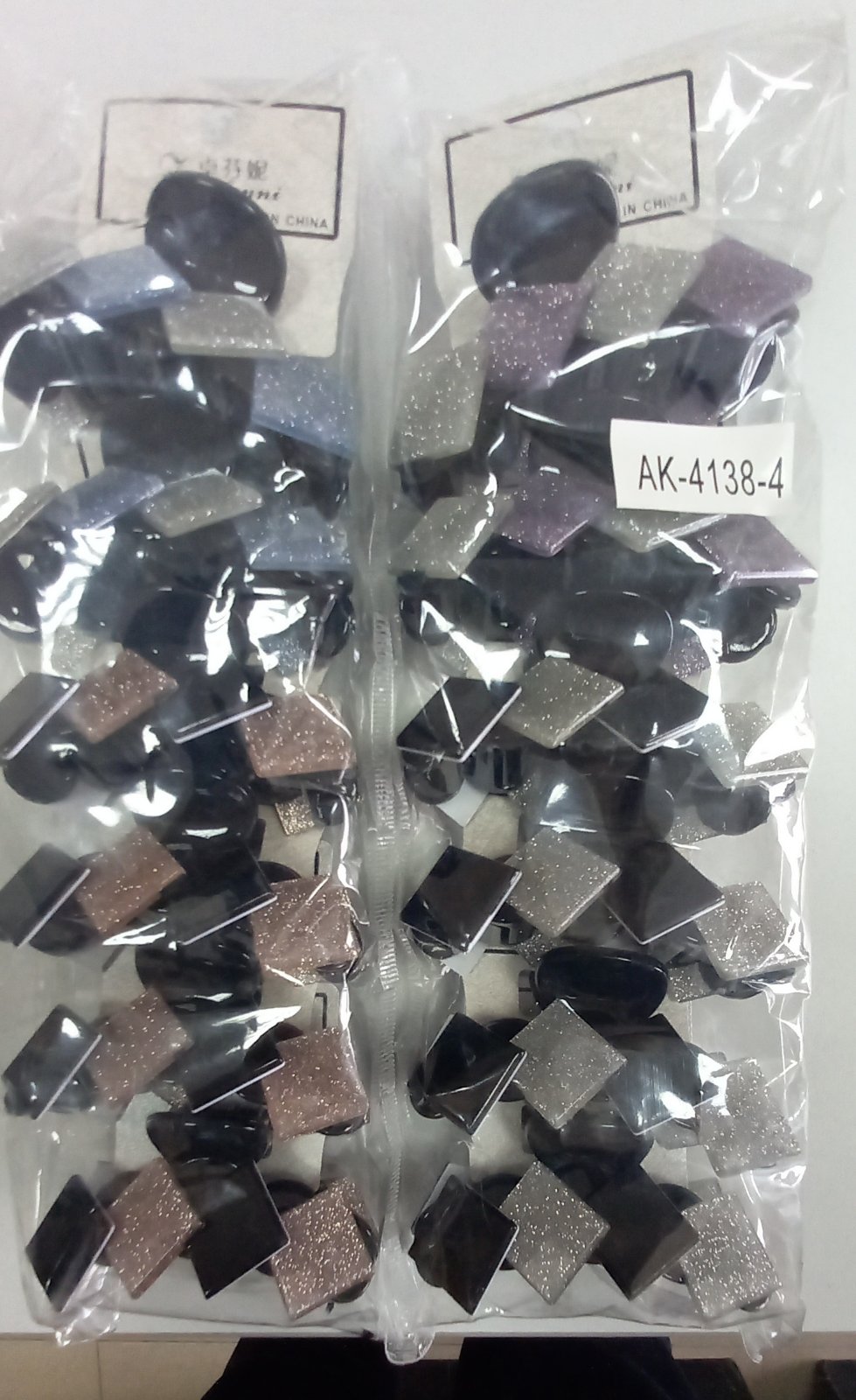 Краб пластик Квадраты с блестками 7*3 см цв. микс 12 шт/уп АК-4138-4