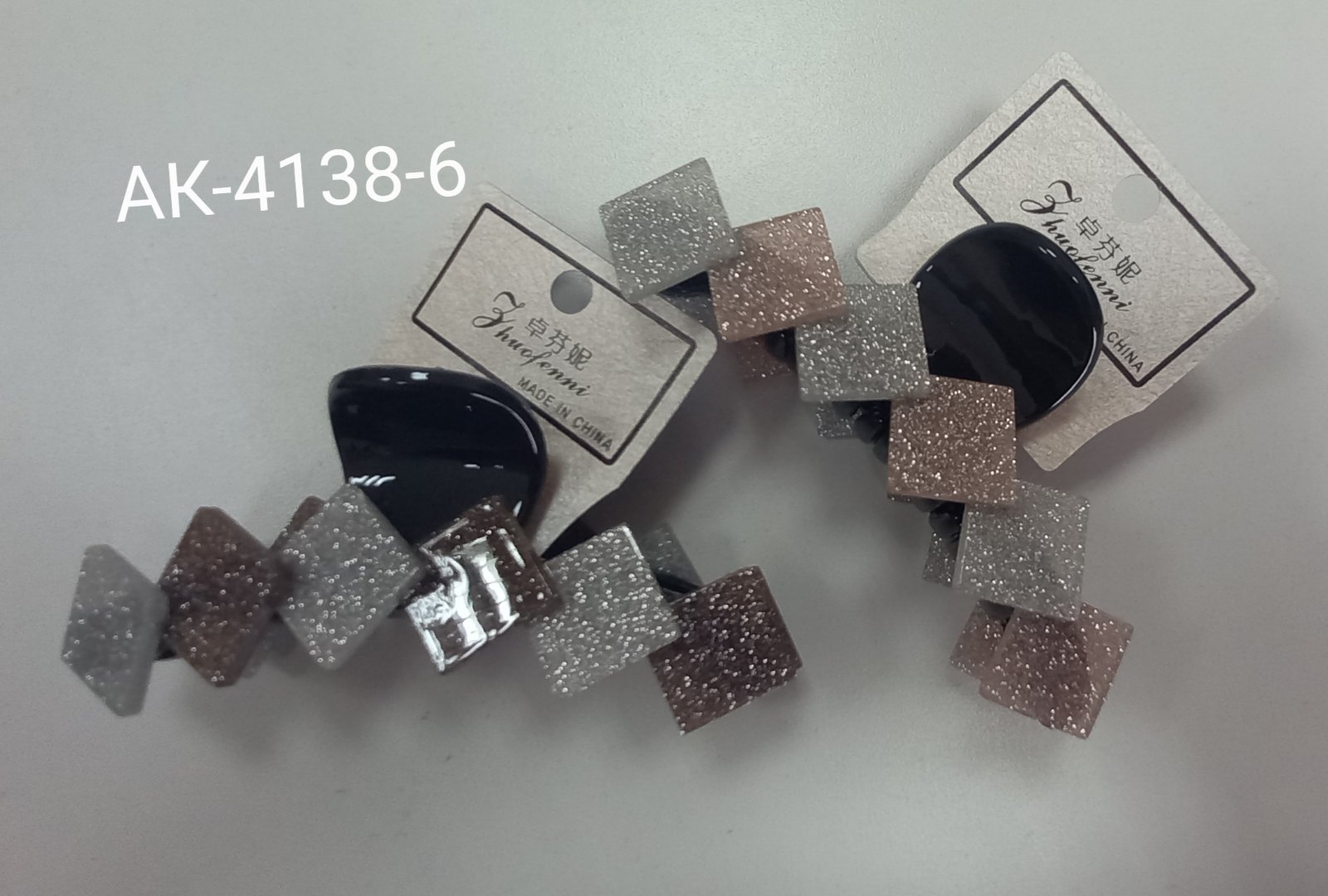 Краб пластик Квадраты с блестками 9,5*4 см цв. микс 12 шт/уп АК-4138-6