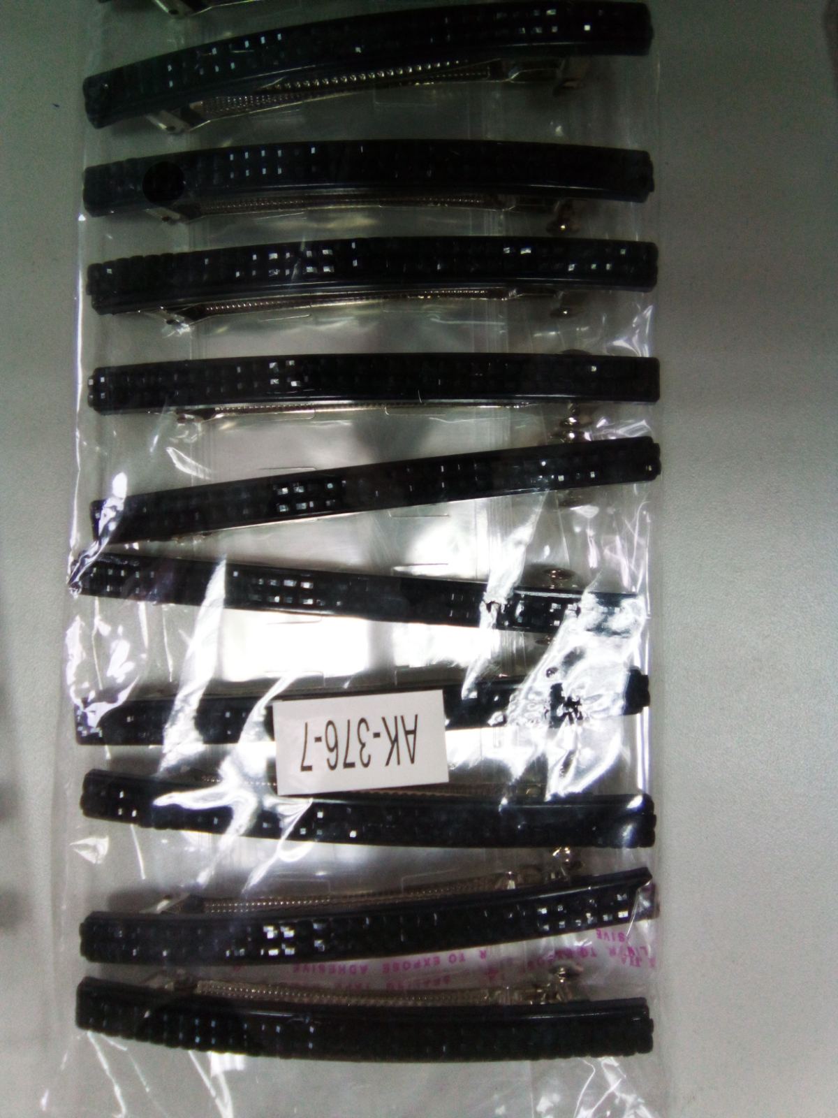 Заколка автомат пластик 10 см Полоса стразы, черный 12 шт/уп АК-376-7