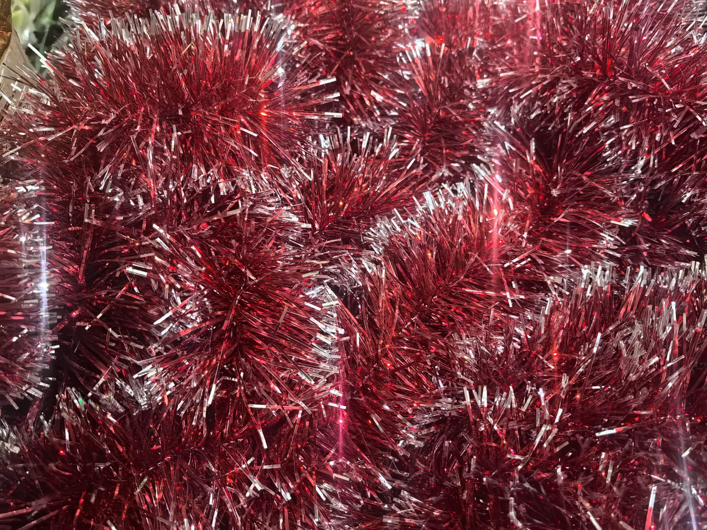 Мишура 2 м D-8 см красная  блестящая с серебристым  краем 10 шт/уп