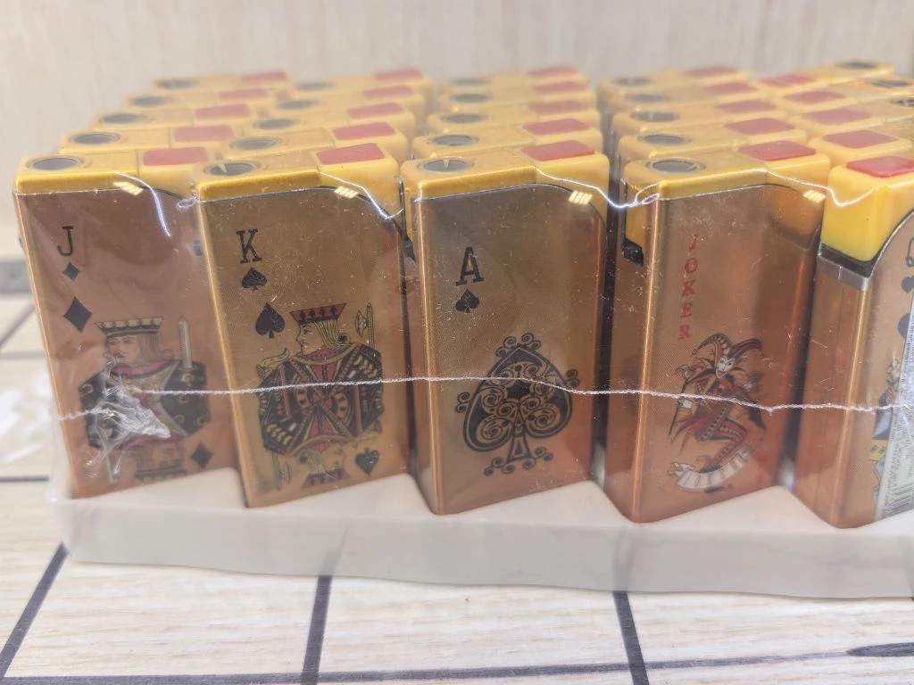 Зажигалка турбо Пьезо ИГРАЛЬНЫЕ КАРТЫ можно заправлять  25 шт/уп